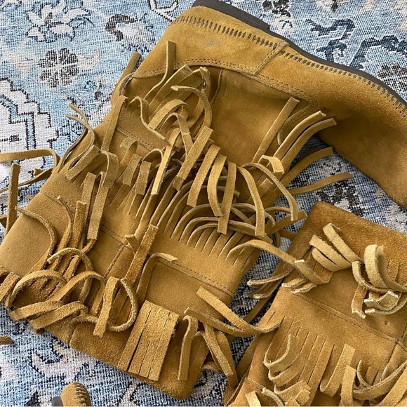 MINNETONKA 3-Layer Fringe Boot Size 10 - Picture 4 of 10